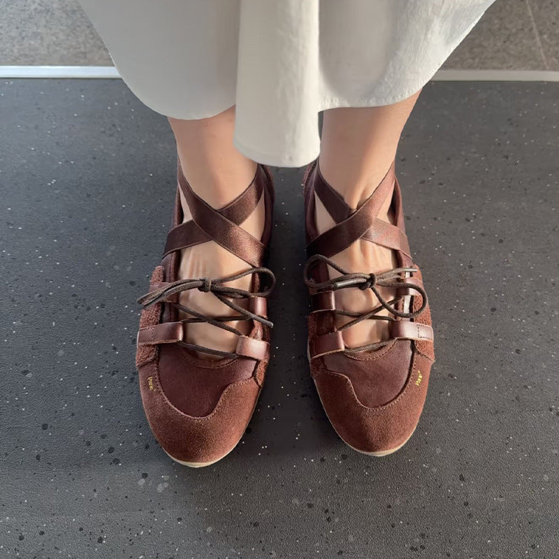 Mary Jane Ballerinas mit Kreuzriemen