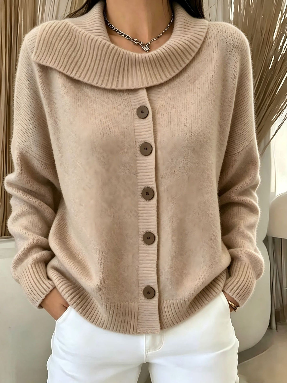 Strickjacke mit Knopfleiste & Revers-Kragen in Khaki