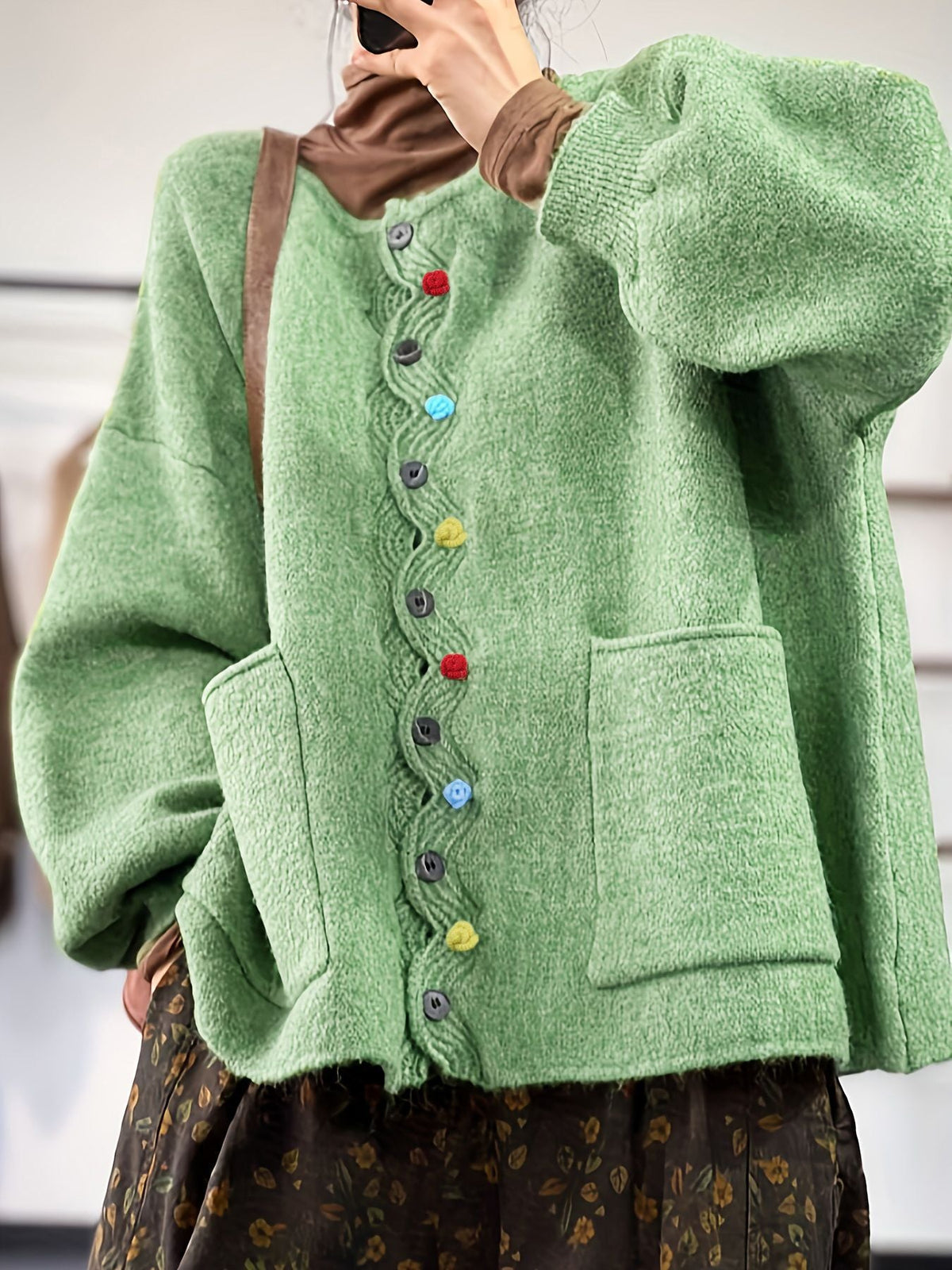Kurze Strickjacke Damen — Boxy Schnitt mit Taschen & Knopfleiste 1