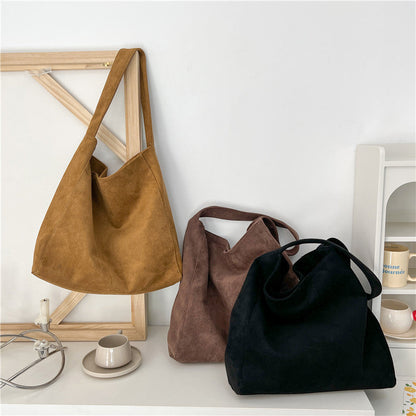 Großer Wildleder-Optik Shopper mit Magnetverschluss & Innentaschen – Ansicht 4