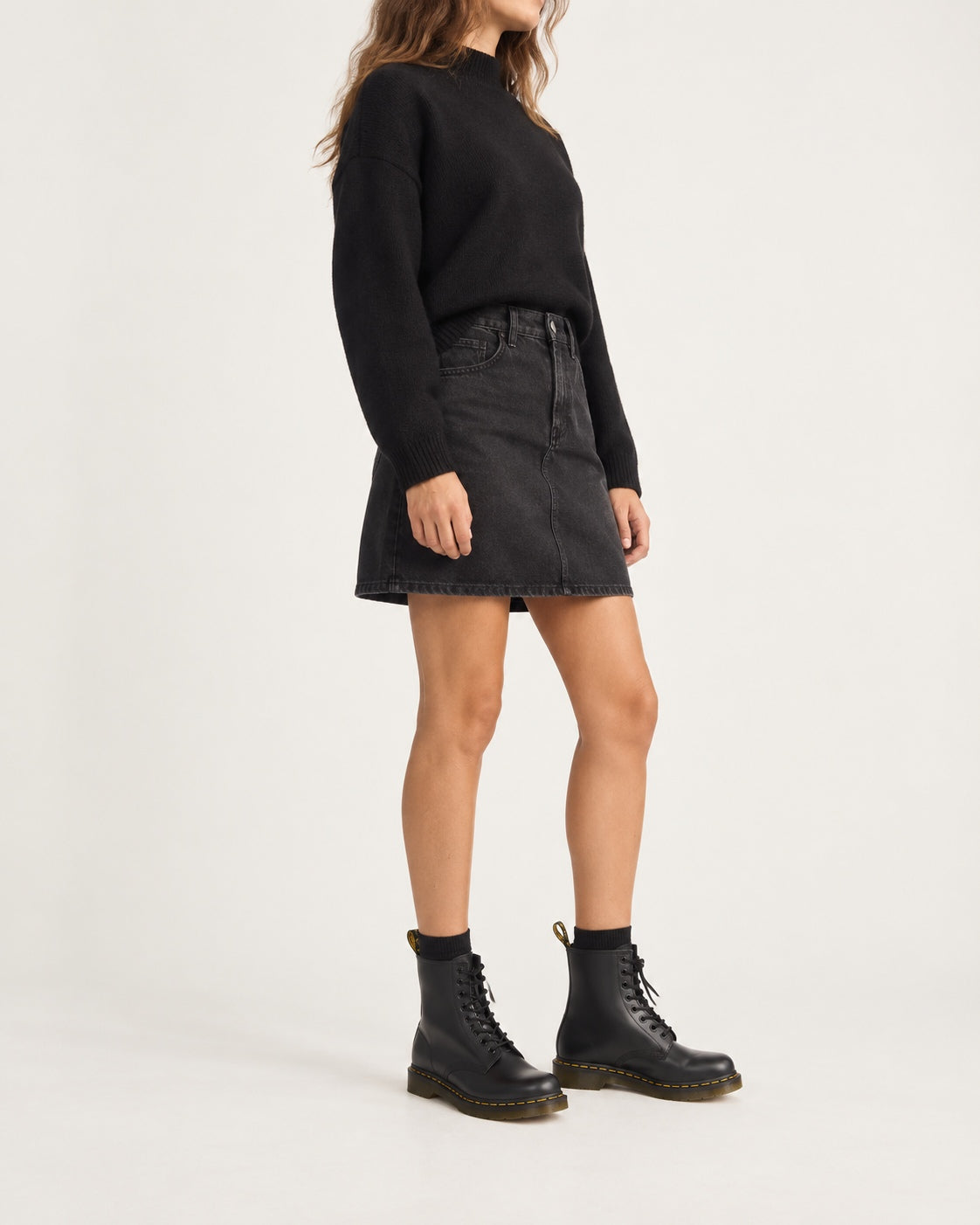 Schwarze Unisex Schnürboots aus Echtleder – Studioaufnahme