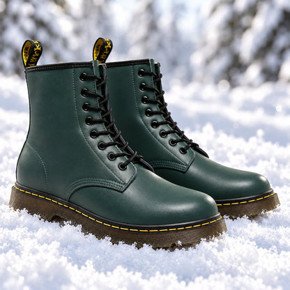Grüne Schnürboots aus Echtleder im Schnee