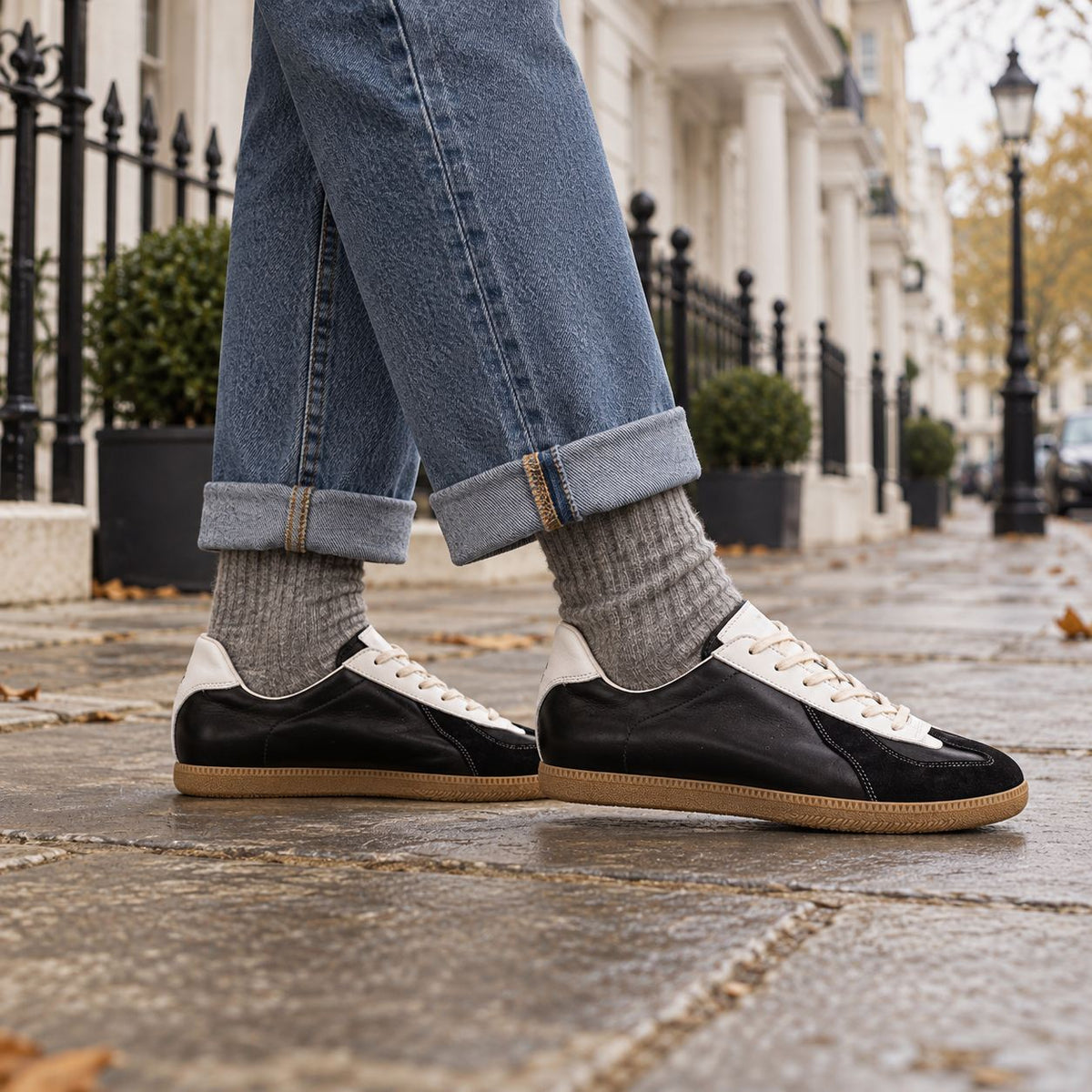 Retro Sneakers Damen mit verstecktem Absatz & mattem Finish in Schwarz