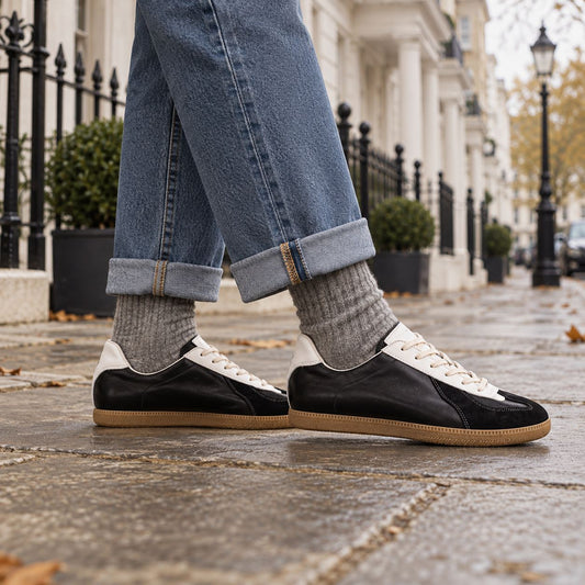 Retro Sneakers Damen mit verstecktem Absatz & mattem Finish in Schwarz
