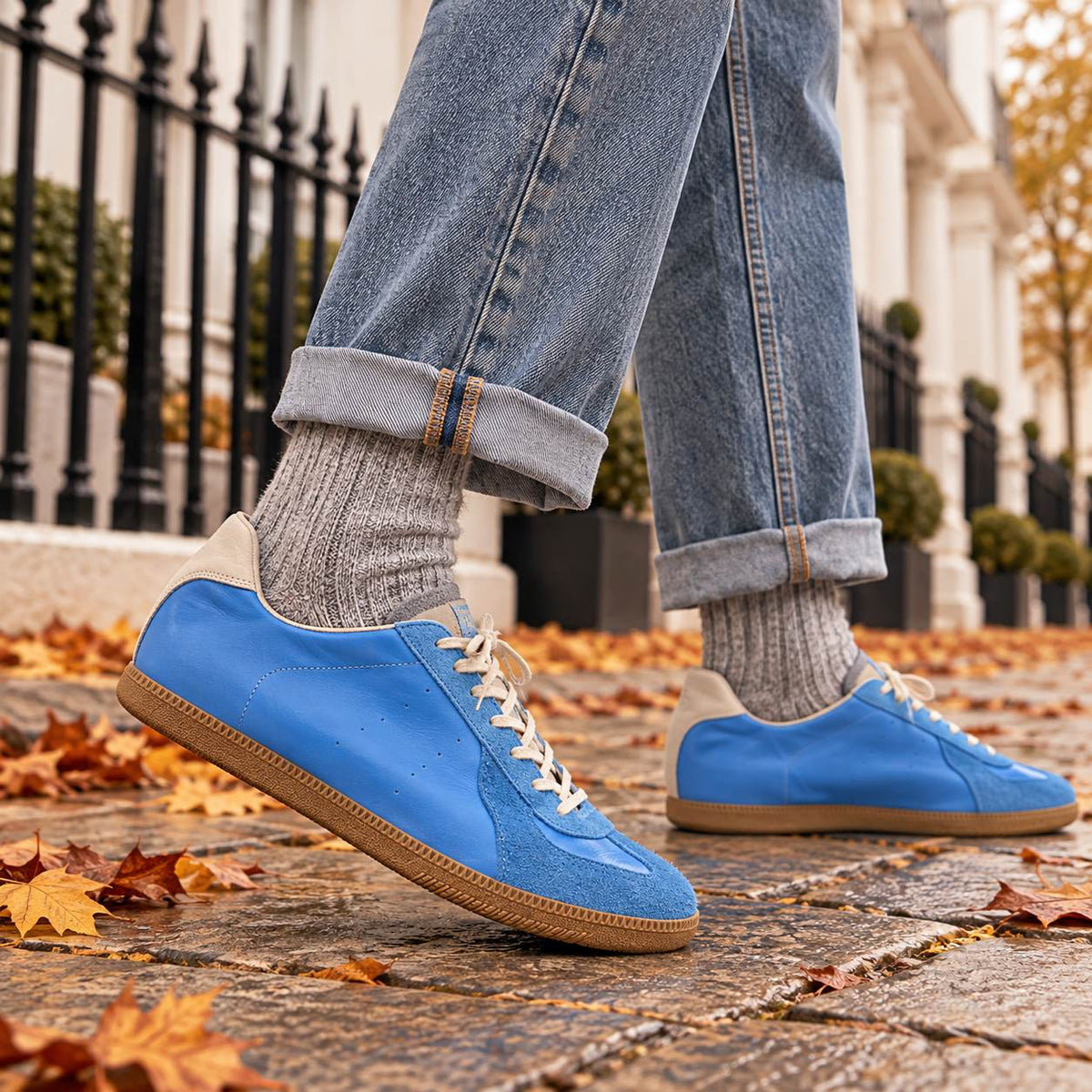 Retro Sneakers Damen mit verstecktem Absatz & mattem Finish in Himmelblau