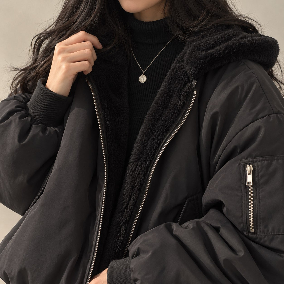 Wendejacke Damen Schwarz — Detail Teddyfutter und Reißverschluss