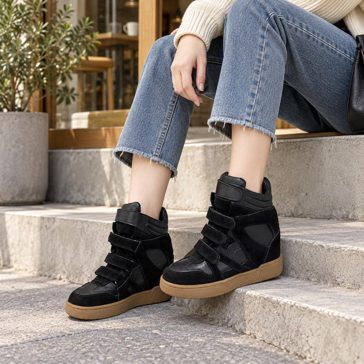 Damen High-Top Sneaker mit verstecktem Keilabsatz in Schwarz