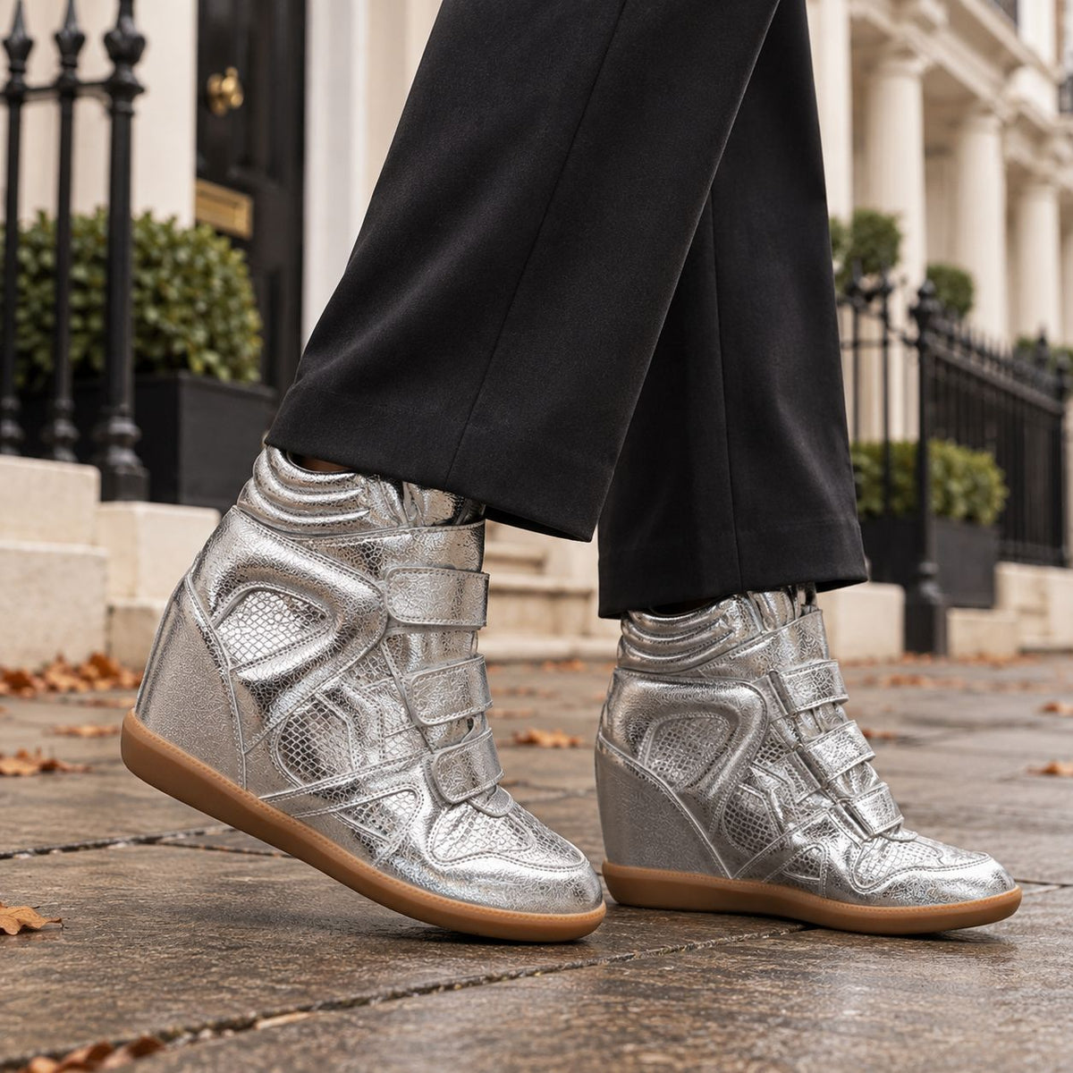 Damen Sneakers mit verstecktem Keilabsatz in Silber